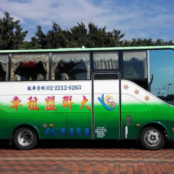 中型巴士外觀展示